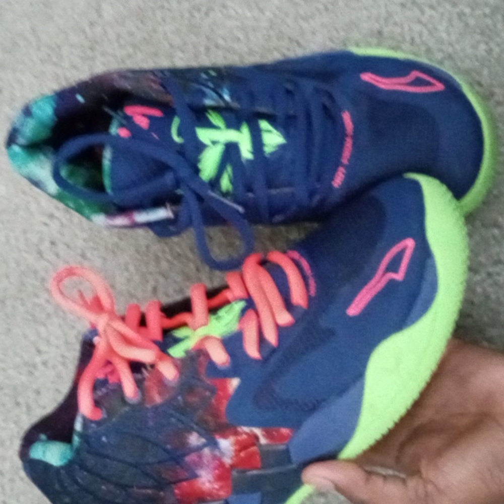 Melo's - Picture 3 of 5